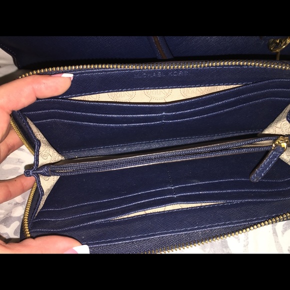 Sold - Picture 3 of 3